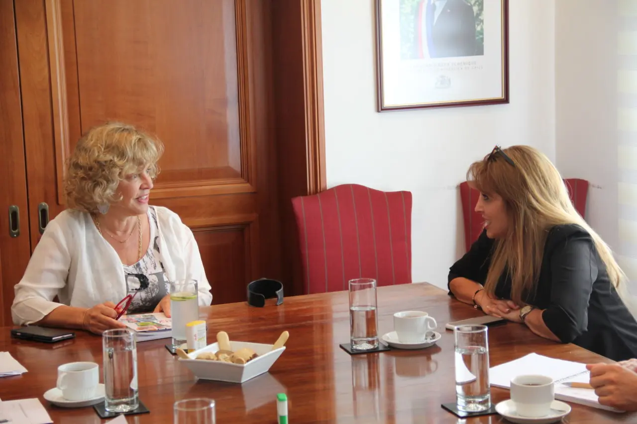 Presidenta y Pamela Guidi