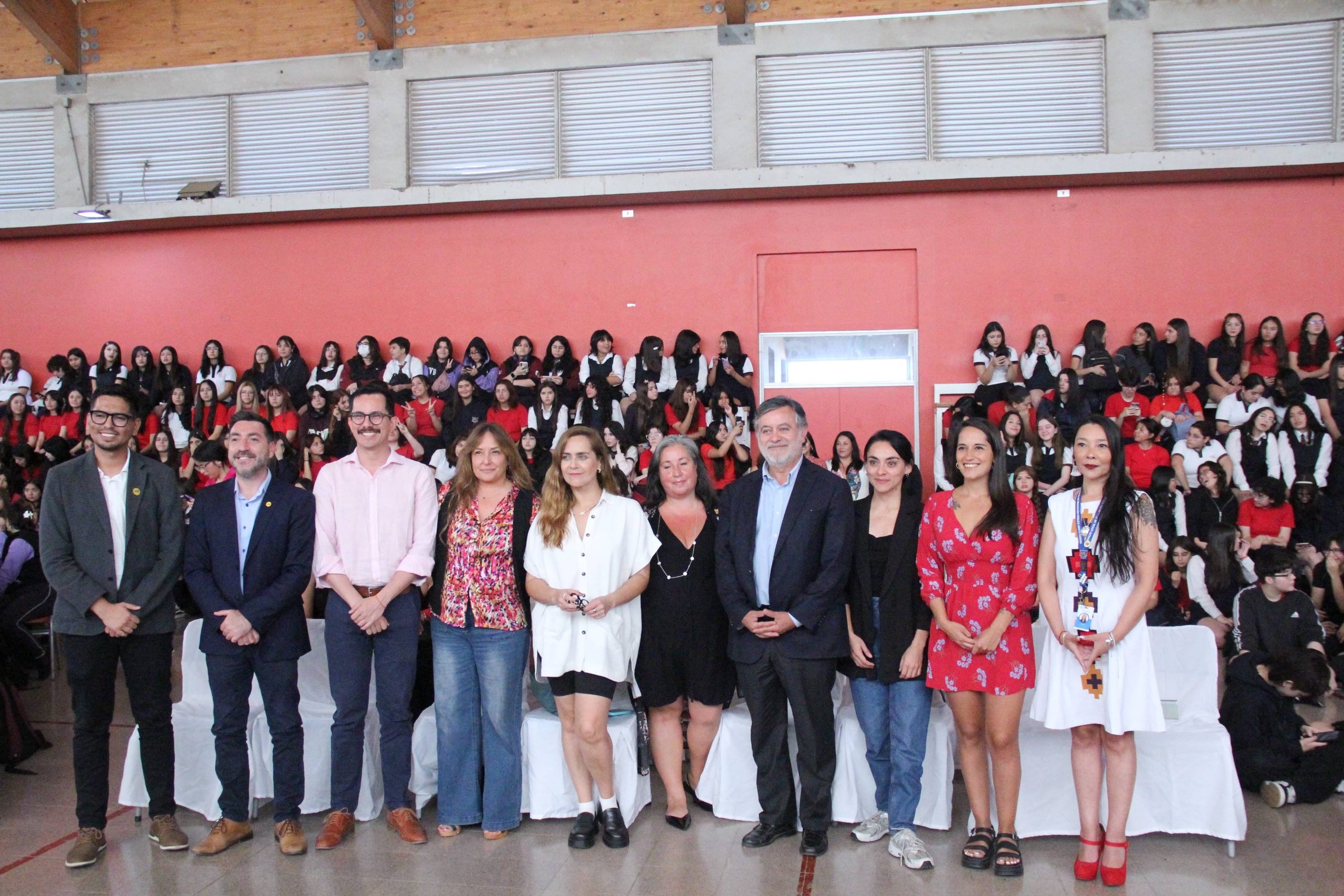 CNTV y estudiantes del Liceo Bicentenario de Niñas de Maipú reflexionan sobre el rol de la televisión en la erradicación de la violencia de género