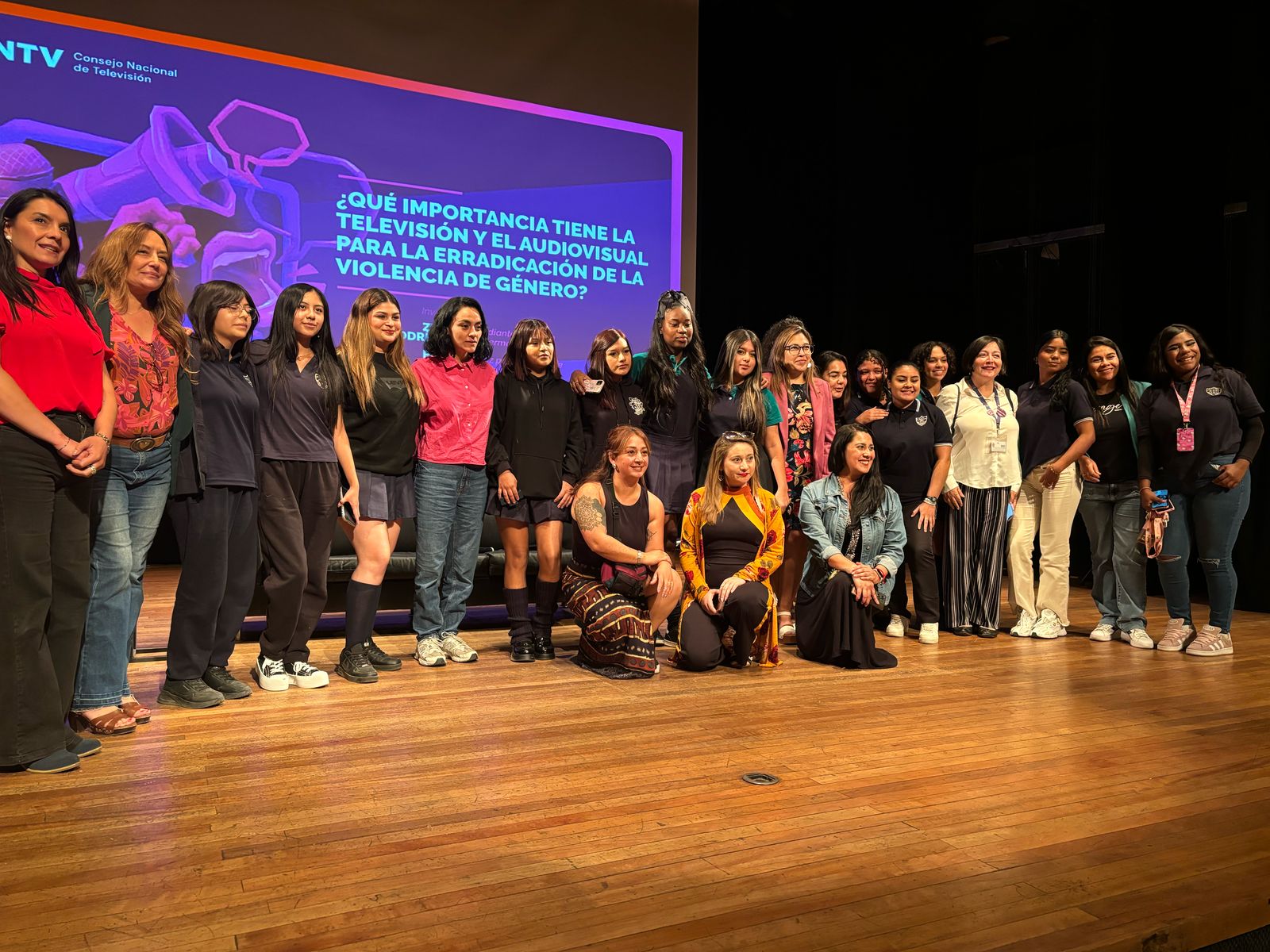 El CNTV y jóvenes de Quinta Normal debaten sobre el impacto de la televisión en la igualdad de género