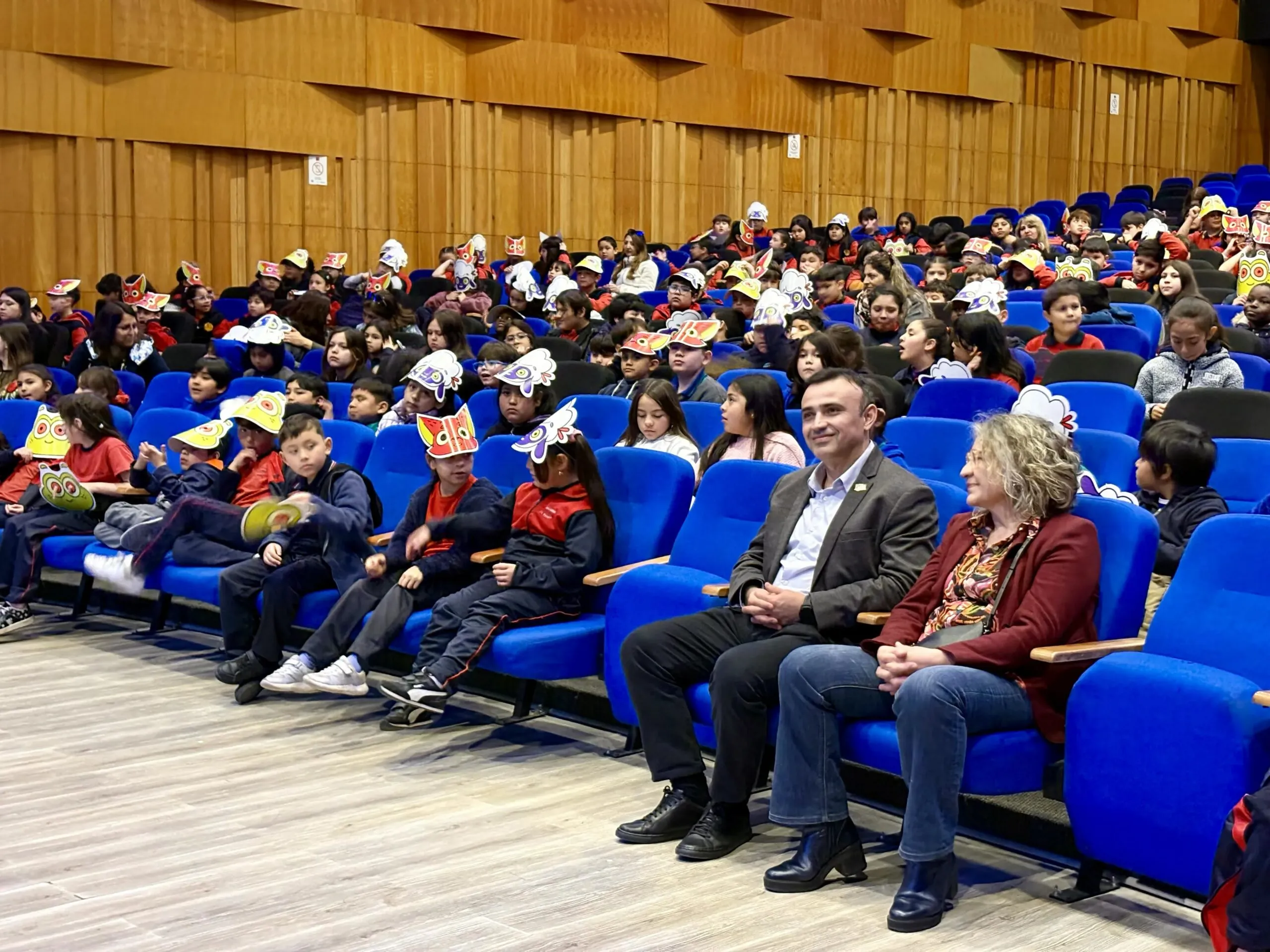 Visionado de CNTV Infantil reunió a cerca de 300 estudiantes en el Teatro Municipal de La Pintana